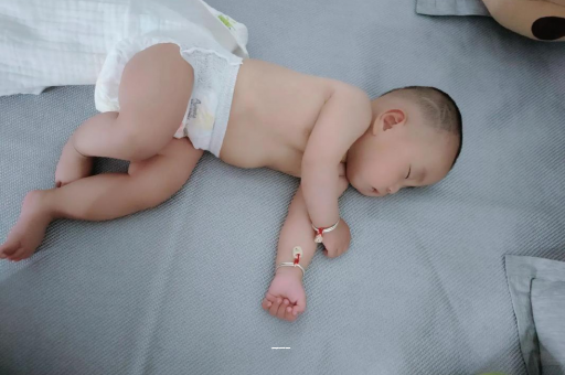 上杭三个月宝宝发育标准